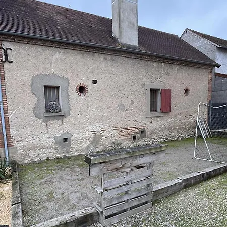 Familial A Avec Piscine Privee Et Animaux Acceptes - Fr-1-489-598 * Bressolles (Allier)